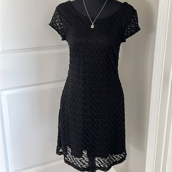 Apt. 9 Dresses & Skirts - Super cute black lace dress (lined)
